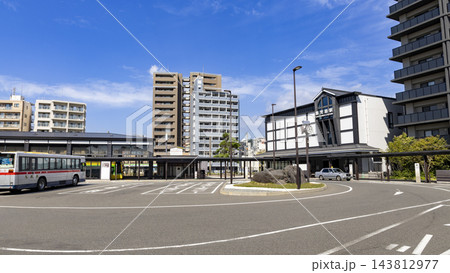 JR九州の鹿児島駅と駅前の風景 143812977