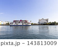 かごしま水族館の前を走る桜島フェリー 143813009