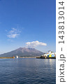 鹿児島港 桜島フェリーターミナルから桜島に向かうフェリー 143813014
