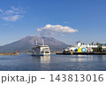 桜島から鹿児島港 桜島フェリーターミナルに入港してくる桜島フェリーの風景 143813016