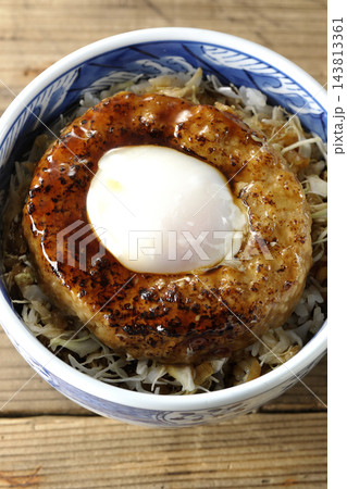 月見照り焼きハンバーグ丼 143813361