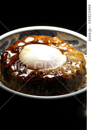 月見照り焼きハンバーグ丼 月見照り焼きハンバーグ丼 143813404