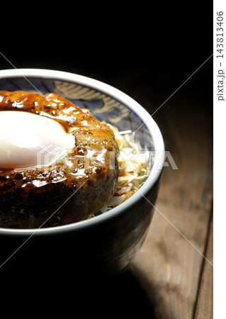 月見照り焼きハンバーグ丼 月見照り焼きハンバーグ丼 143813406