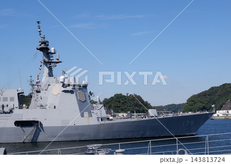 横須賀基地に停泊する護衛艦まや 横須賀基地に停泊する護衛艦まや 143813724