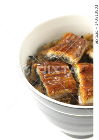 鰻丼を白背景で撮影 143813903