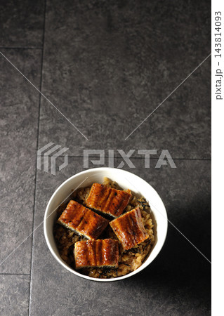 鰻丼の単品撮影 143814093