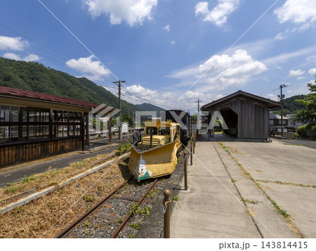 八東駅のホームと排雪モーターカーTMC100BS 八東駅のホームと排雪モーターカーTMC100BS 143814415