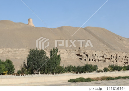 中国シルクロード敦煌の莫高窟の風景 中国シルクロード敦煌の莫高窟の風景 143816564