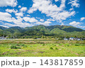 大津市北小松の田園から眺める比良山系の山々　滋賀県 143817859