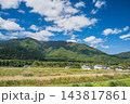 大津市北小松の田園から眺める比良山系の山々　滋賀県 143817861