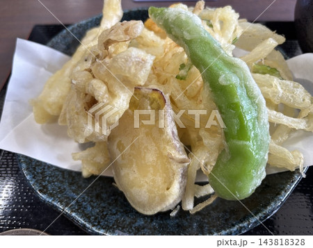 揚げ豆腐天ぷら盛り合わせ 揚げ豆腐天ぷら盛り合わせ 143818328