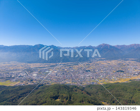 【ドローン撮影】秋の長野県大町市を空撮【長野県】 143819346