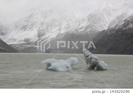 氷河湖の風景　ニュージーランド　マウントクック 143820290