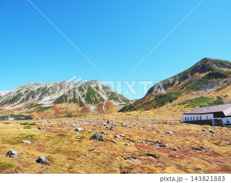 富山県　秋色の室堂平　10月 143821883