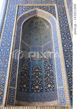 イラン、ヤズド、金曜日のモスク、ジャーメ・モスク、タイルで装飾されたエイヴァーン 143821900