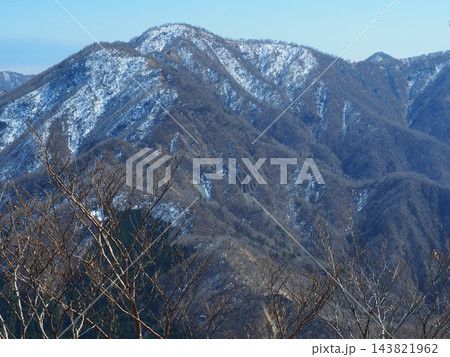 丹沢・大室山から望む冬の檜洞丸 丹沢・大室山から望む冬の檜洞丸 143821962