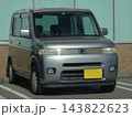 駐車場に停めた車 143822623