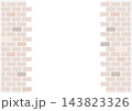 左右に淡いベージュのレンガをあしらった縦書きや告知に使いやすいフレーム素材 143823326