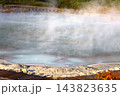 十月の北海道、秋深まる北海道、紅葉のニセコ、蘭越町にある大湯沼、雪秩父の温泉とニセコアンヌプリ 143823635