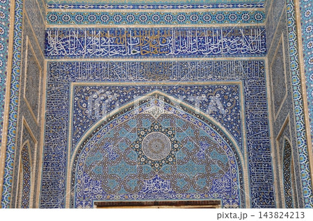 イラン、ヤズド、金曜日のモスク、ジャーメ・モスク、タイルで装飾されたエイヴァーン イラン、ヤズド、金曜日のモスク、ジャーメ・モスク、タイルで装飾されたエイヴァーン 143824213