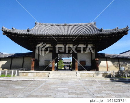 法隆寺の南大門 法隆寺の南大門 143825724