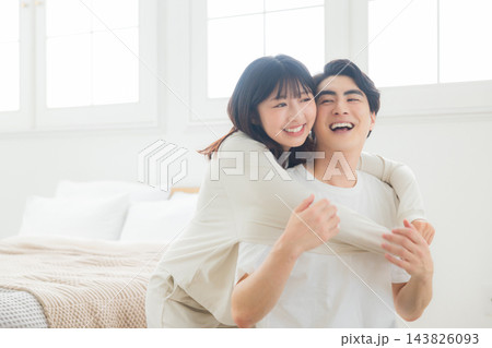 若い夫婦イメージ 若い夫婦イメージ 143826093
