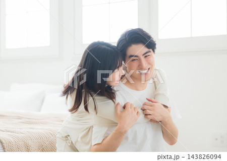 若い夫婦イメージ 若い夫婦イメージ 143826094