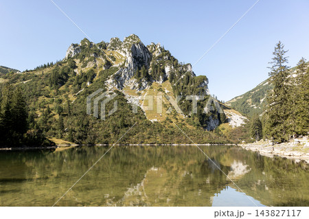 Ruchenkopfe mountains at lake Soinsee, Bavaria, Germany Ruchenkopfe mountains at lake Soinsee, Bavaria, Germany 143827117