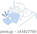 腹痛で苦しそうな女性のイラスト 143827700