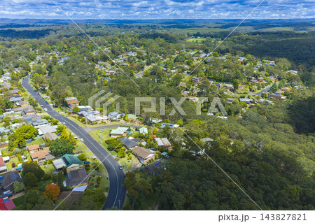 Aerial view of the town of Winmalee in the Blue Mountains 143827821