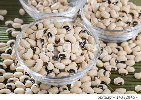 Black-headed beans, Vigna unguiculata Black-headed beans, Vigna unguiculata 143829457
