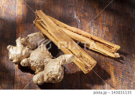 cinnamon chips on rustic wood, close-up view cinnamon chips on rustic wood, close-up view 143831135