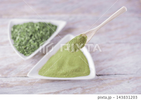 Moringa powder in spoon 143831203