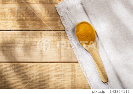 Turmeric powder in bowl on the table, top view 143834112