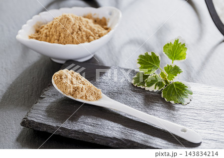 Medicinal and food maca powder 143834214