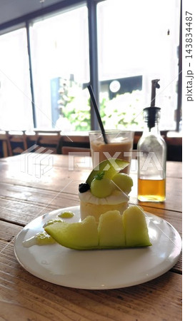 カフェとメロンスイーツ カフェとメロンスイーツ 143834487