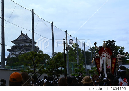 岸和田だんじり祭りの宮入　大阪 143834506