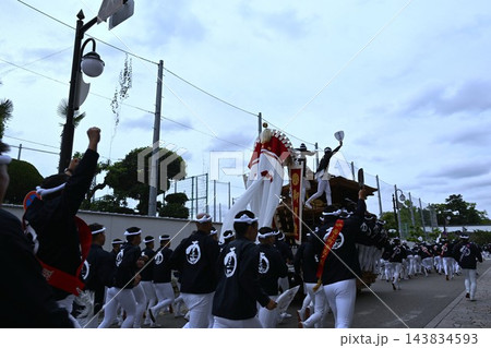 岸和田だんじり祭りの宮入 大阪 岸和田だんじり祭りの宮入 大阪 143834593