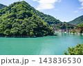 黒部峡谷トロッコ電車から望む、うなづき湖と湖面橋 黒部峡谷トロッコ電車から望む、うなづき湖と湖面橋 143836530