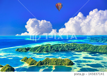 パラオの美しいサンゴ礁の海空撮 143837141