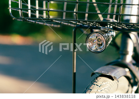 電動アシスト自転車　ライト 143838118