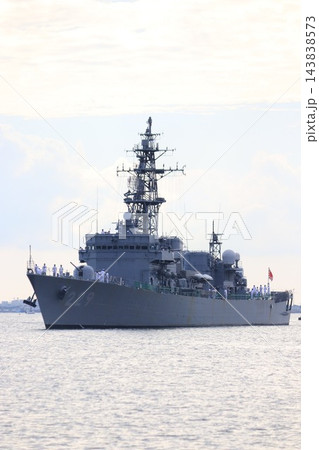 入港中の護衛艦 143838573