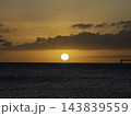海に沈む夕日 海に沈む夕日 143839559