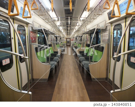 東急電鉄5050系4113編成4513号の車内(森林公園駅にて撮影) 東急電鉄5050系4113編成4513号の車内(森林公園駅にて撮影) 143840851