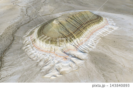 上空から見るボクティ山の層状斜面 上空から見るボクティ山の層状斜面 143840893