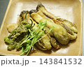香ばしく焼き上げたナス 143841532