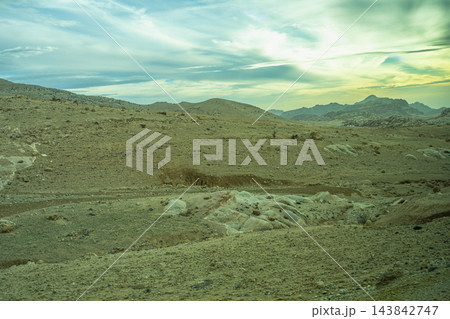 Desert landscape along the road to Shobak Castle in Jordan 143842747