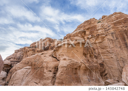Sandstone cliffs in Little Petra, Jordan 143842748