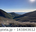 秋の阿蘇山の草原で見た景色 143843612