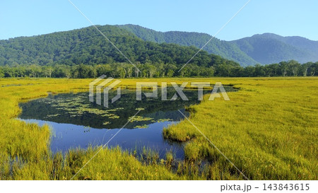 池塘に映る山 池塘に映る山 143843615